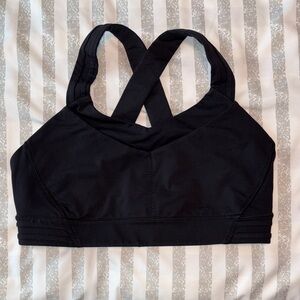 Lululemon 8 Run Stuff Your Bra Black Cross-Back Sports Bra Phone Pocket Chest